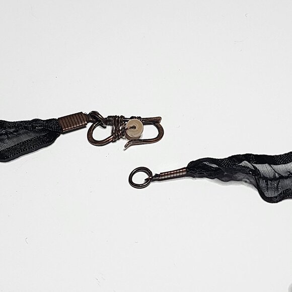 Labradorite wire-wrapped ruffled black ribbon necklace - Picture 4 of 10